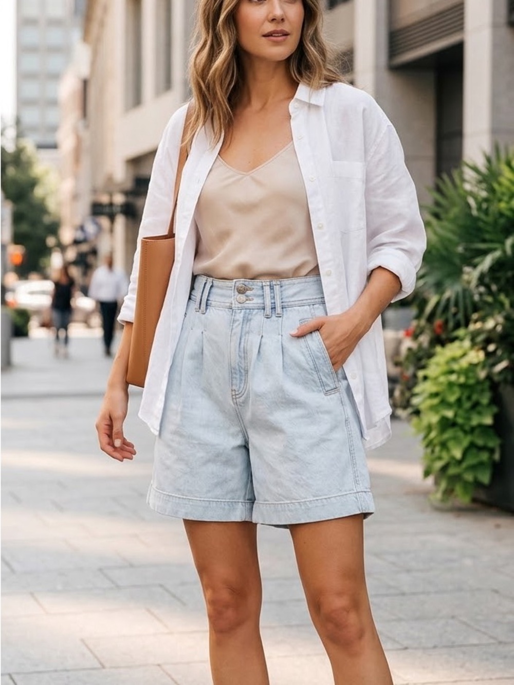 Vintage Liz Wear Liz Claiborne Light Wash Pleated Denim Shorts Size 12